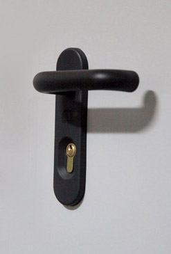 Klamka-klamka z tworzywa czarnego 9/72 mm (bez wkładki)